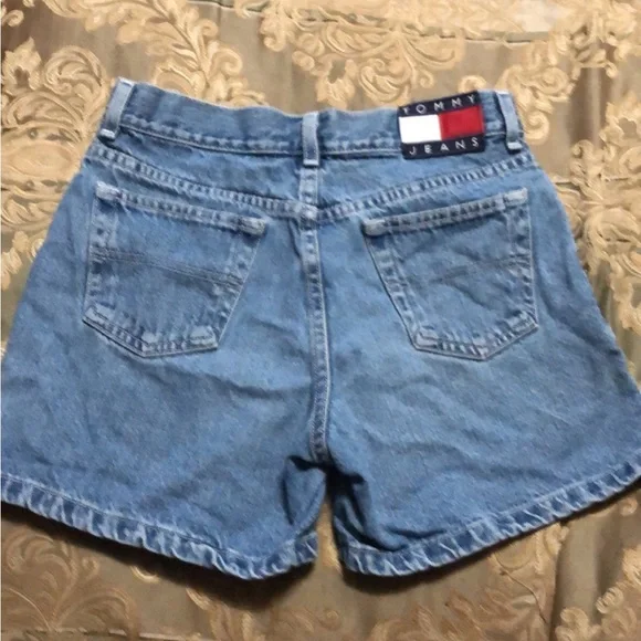 Tommy Hilfiger vintage jean shorts - Picture 2 of 3